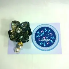 【ラッピング無料】スワロフスキーハート型のお花のバレッタ