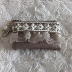 ミニフラットポーチ　フェイクレザー　インド刺繍リボン　ベージュ