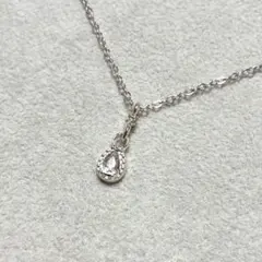 シルバーカラードロップビジューチャームシンプルネックレス