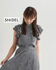 SNIDEL ラッフルスリーブプリントブラウス