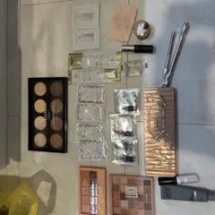 アイシャドウパレットやサンプルなどセット