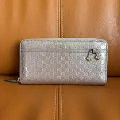 【値下げ中】GUCCI エンボスロゴ ピンク
