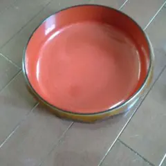 赤い漆器 丸型菓子入れ