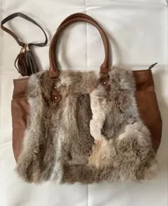 レディースバッグ ファー付きタッセル付き キャメル ポケットも沢山 可愛い