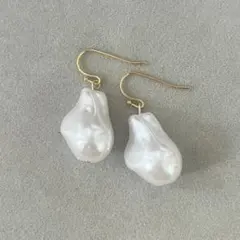 一粒バロックパール風 ゴールド　ホワイトピアス ハンドメイド