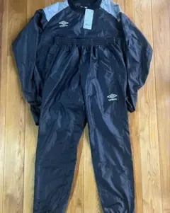 値下げ　umbro ピステ上下 ブラック/グレー XO UBA4040