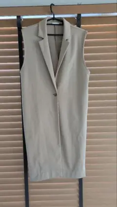 GUベージュ ノースリーブ ベスト Mサイズ
