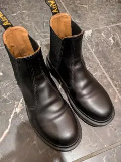 2025年最新】dr.martens チェルシーブーツの人気アイテム - メルカリ