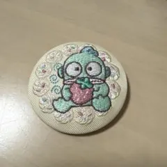 ハンギョドン 刺繍缶バッジ イチゴ　Biscuit4