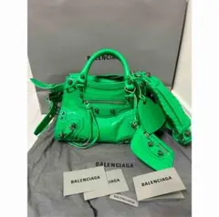 値下げ美品&希少モデル！ BALENCIAGA ダークグリーンレザー バッグ ダーク エメラルド の ウィメンズ Le City バッグ ミニ