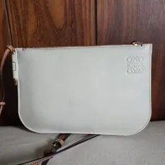 完売　人気色！LOEWE ショルダーバッグのサムネイル