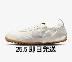 Jacquemus × Nike Women's Moon Shoeのサムネイル