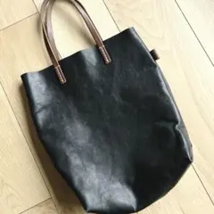 美品！HERZ ヘルツ 革 トートバッグ 縦型 ソフトレザー 黒のサムネイル