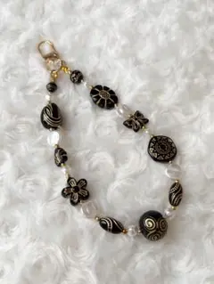 ビーズキーホルダー　ストラップ　黒　パール　スマホストラップ