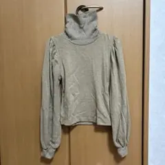 SPINNS タートルネック ニット パフスリーブ　ベージュ 長袖