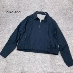 【niko and】ネームステッチスイングトップジップアップジャンパー ネイビーのサムネイル