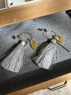 タッセルデザイン　ピアス