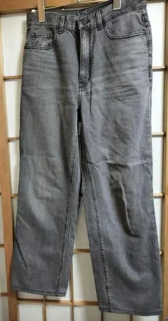 ジーユー　ハイライズストレートジーンズ