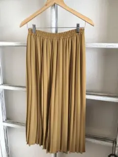 マスタードカラー　プリーツパンツ新品未使用
