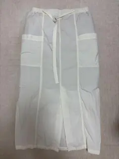 ホワイト 軽量ナイロン スカート