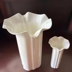 ホワイトフリルエッジ花瓶大小2点セット