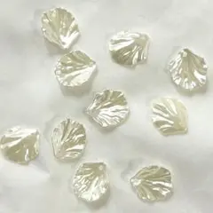 花びら　パーツ　パール調　ホワイト白　一つ穴　ハンドメイド