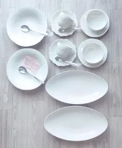 GIVENCHY　デイジーシリーズ　食器セットのサムネイル