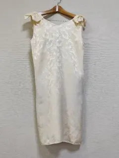 美品】フラダンスホワイト ボタニカル ワンピースドレス ハワイ