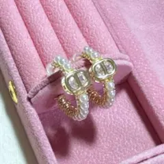 【新品未使用】CDロゴピアス ゴールド パール