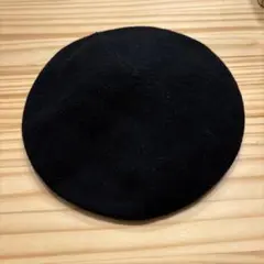 黒のニットベレー帽
