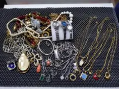 アクセサリーまとめ売り　 遺品、整理品、ジャンク品　約12kg ジャンクアクセサリーまとめ売り/14.5kg以上/大量/まとめて