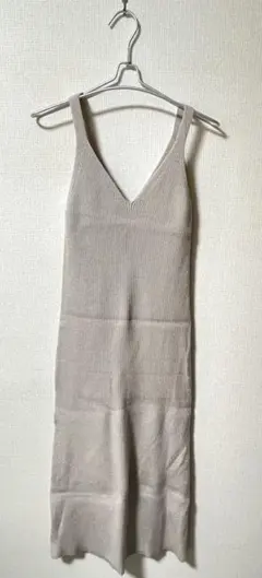 ZARA ベージュ ノースリーブニットワンピース Mサイズ