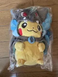 ポンチョを着たピカチュウ　メガリザードンX ポケモンセンター