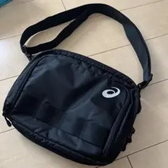 アシックス　ブラック ショルダーバッグ