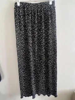 黒と白のドット柄ロングスカート