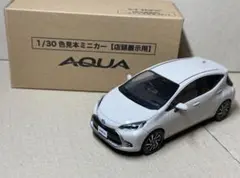 トヨタ アクア NHP10 前期 カラーサンプル ミニカー ⑧ 5A3 イエロー
