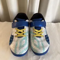 Umbro トレシュー21、5cm幅広