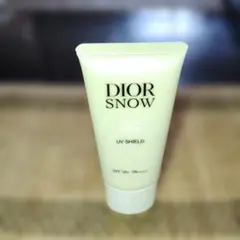 DIOR スノーUVシールド トーンアップ 50+/PA++++