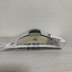 ALO Yoga ヘアクリップ ホワイトパール - メルカリ