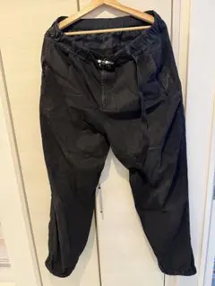 sacai バックルベルト付き パンツ ブラックのサムネイル