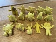 ウルトラマン　怪獣　黄色　塩ビ　消しゴム