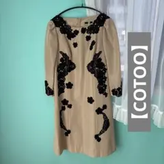 【COTOO】ベージュ、ゴールド、光沢ひざ丈ワンピース
