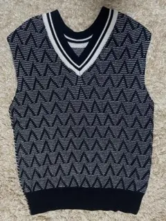 幾何学模様 Vネック ノースリーブニット ✨週末セール