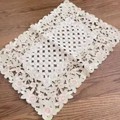 花柄刺繍テーブルセンター