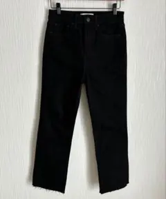 お値下げ☆ZARAブラックデニムパンツ ハイウエスト裾切りっぱなし