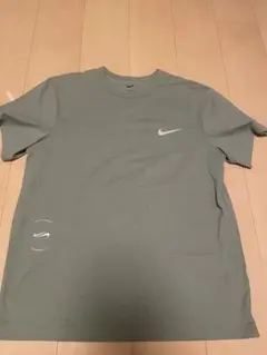【美品】Nike オリーブグリーン Tシャツ Lサイズ　ユニバーサルコア