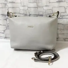 極美品✨フルラ・2wayバッグ 手提げ斜め掛け レザー 無地 ライトグレー系