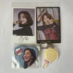 TWICE ジヒョ　グッズ　トレカ　缶バッジ　キーホルダー