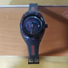 GUCCI SYNC ブラックラバー腕時計のサムネイル