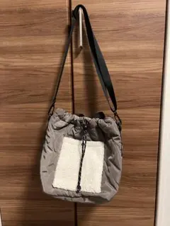 グレー ナイロン 巾着型ショルダーバッグ